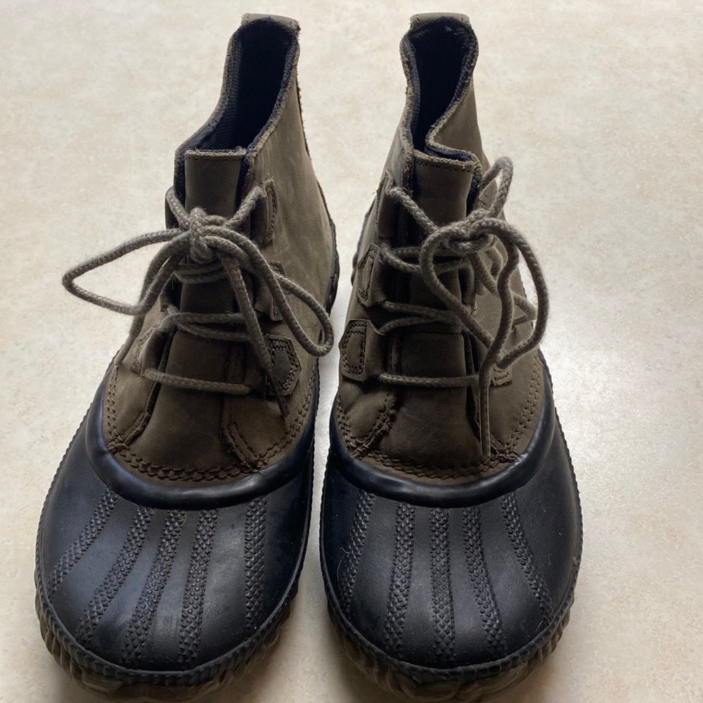 Sorel short duck boots